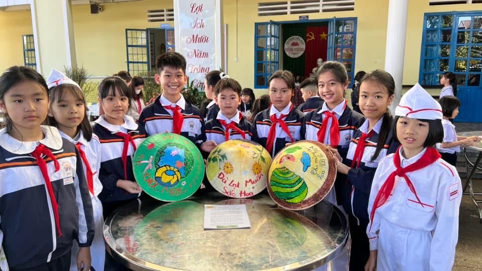 TRANG TRÍ NÓN LÁ CHÀO MỪNG NGÀY 20.1.2024